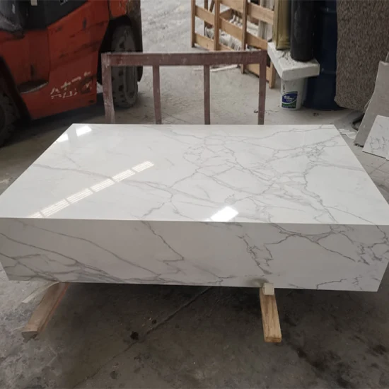 Mesa de centro de cuarzo Calacatta con zócalo de superficie sólida blanca de piedra artificial